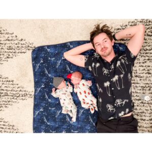 Erik Stocklin Instagram - Finally home. Thanks to everyone who reached out, listened, encouraged, supported, helped us in any way to get through the NICU trip. Happy holidays from these filthy animals🎄