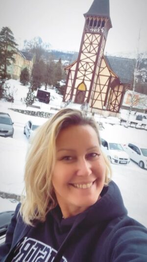 Erika Barkolová Instagram - Viac ako 100 rokov pise krasnu historiu @grandhotel_starysmokovec v prekrasnom prostredi nasich Vysokych Tatier. Luxusny 4 - hviezdickovy hotel s wellnesom ponuka skipas a vstupy do vodnych parkov v cene pobytu ❤️ nazrite aj vdaka mojmu videjku @tmrhotels @gopass.travel @vysoketatry_horyzazitkov #hightatras #slovakia