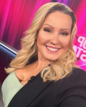 Erika Barkolová Instagram - 1x z noveho studia ako moderatorka Topstar :) @topstar_tvjoj @tvjoj #moderatorka