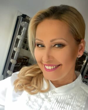 Erika Barkolová Instagram - Tesim sa na vas aj dnes v relacii Topstar ❤️ 15.30 na @tvjoj #moderatorka