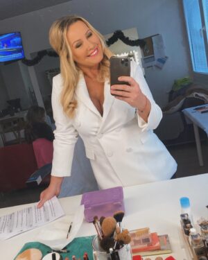 Erika Barkolová Instagram - S kym sa vidim dnes v Topstar? @topstar_tvjoj 👉 zacinane 15.30