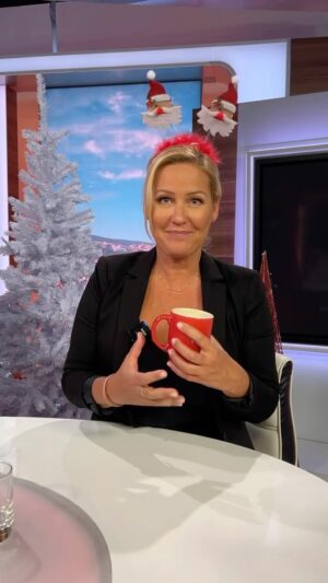Erika Barkolová Instagram - Čo do nového roka želajú divákom televízie JOJ tváre našej televízie? 🎊 Napíšte nám, čo si želáte vy. 😊

#tvjoj