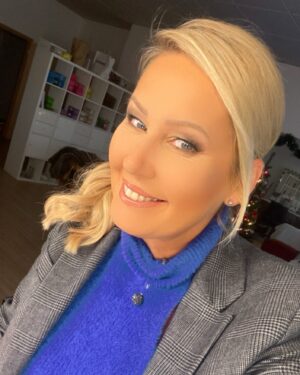 Erika Barkolová Instagram - Ahojte, tento tyzden sa na vas tesim v Topstar! V novom vysielacom case, 15.30 ❤️ @topstar_tvjoj