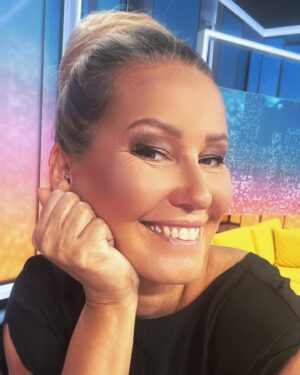 Erika Barkolová Instagram - Ranne noviny mam za sebou, este Topstar a sup moderovat do Besenovej @besenova_vodny_park