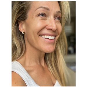 Erika Heynatz Instagram - The don’t called me “Heavy-Handed Heynatz” for nothin. I may have, in my excitement, double-pumped, second-slathered and triple-dipped, which made me a little on the peely side. Can I get a 10/10 for enthusiastic application? Now I’ve cooled my jets (& cucumbers) & my skin is so very happy. 2 week check in after using the new @hydropeptideaus Retinal Routine Booster, eye renewal & liquid resurfacing solution. I’ve noticed a big shift in texture & pigmentation, so I’m going to have to keep up the good work & be super careful with my @prioriskincare sunscreen. Thanks 
@blccosmetics @thebeautyscenefreshwater #gifted #hydropeptide #retinol #beauty #sunscreen