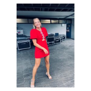 Erika Heynatz Instagram - Christmas Cracker or Mrs Claus, either role was up grabs last week @beachescouncil Christmas Choral Concert. The Choir & Orchestra played extra hard and so did these other two naughty elves. I felt the spirit!!! Shout out to magician @serenawylliemakeup who knows her sparkle 💫 Wearing @rebeccavallance