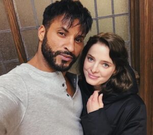 Erika Kaar Instagram - Thank you @rickywhittle 🧡 
Night shooting & cold pizza don’t get any better 🎬🍕