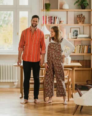 Erika Kaar Instagram - dziś na vogue.pl pojawiła się historia naszego mieszkania 🏠 Vogue odwiedził nas w dniu terminu porodu, a tą publikacją osładza nam czekanie na bobasa 😄🤰🏼👶🏻

projekt @ewa.thomas.studio 
foto @pionfotografia 

https://www.vogue.pl/a/na-okraglo-czyli-mieszkanie-eriki-i-macka-na-warszawskiej-ochocie