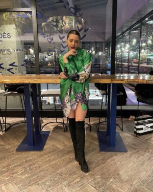 Erika Sanz Instagram - Elegancia, cordura y un poquito de locura. 

¡Feliz semana! ♥️