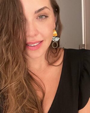Erika Sanz Instagram - La botella de vino duró poco 🤪

@timessquareedition