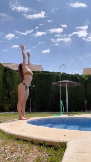 Erika Sanz Instagram - Era necesario 😝🍑