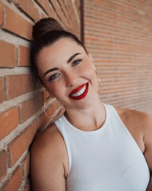 Erika Sanz Instagram - Con esta pedazo de foto de @zaire.radio quería contaros que ya está todo casi casi a punto para el relanzamiento de @bootyshapemovement 

Si todo va según lo esperado, esta semana ya os lo podré enseñar. 

He cambiado la estética porque la que había, aunque era increíble, no se ajustaba a lo que Booty representa y lo que quiero transmitir.

Poner en marcha tu propio proyecto tiene su cosa 😅, se comenten muchos errores y se pasa momentos complicados, pero lo importante es mantenerse con ilusión y al pie del cañón, eso intento 😝. Mi hermano Alex dice que la perseverancia es una de mis cualidades. Puede que tenga razón.

Os abrazo a todos ❤️‍🔥