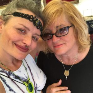 Erika Stárková Instagram - Děkujeme @mintmarket.cz v Hradci a Těšíme se na ten plzeňský teď ve středu a ve čtvrtek 11.-12.srpen. 

Děkuju Mamce a Taťkovi ❤️💋🍓že přijeli a dělali nám modelky)))). 

Vaše ,,NOČNÍ ASOCIACE “

Erika a CHUNK 

Pozitivní vibrace

@mintmarket.cz 
@kastarwheels 
@radka.starkova.18