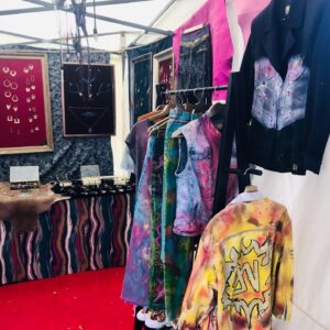 Erika Stárková Instagram - Děkujeme za příjemný dvoudenní festival @mintmarket.cz v Plzni bylo to nabíjející a krásný.

Děkujeme všem kteří k nám zavítali. Krásní lidé a krásné příběhy . Ženská energy power a lidskost. 

Těšíme se už zítra v Praze na výstavišti na @cajomirfest . Největší festival čaje v Evropě. 

Pozitivní vibrace 
  Erika Chunk

NOČNÍ ASOCIACE