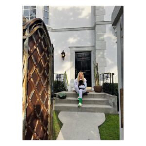 Erika Stasiuleviciute Instagram - Hello to my first solo home in Los Angeles. I worked really hard for it.
Back in the day it used to be George Clooneys office. In the house behind this one - Tarantino wrote “Pulp fiction”. 
I’m really excited for this new chapter and look forward to creating a lot art and great memories here xo