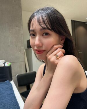 Erika Toda Instagram - @harukadebeau が帰ってきて久しぶりに写真を撮ってくれました🥰
美しい @cartier と💍✨

#トリニティ
#クラッシュ