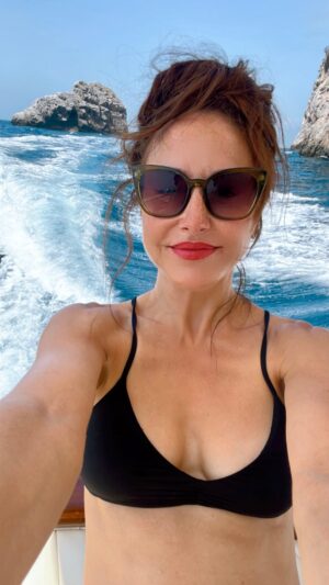 Erin Karpluk Instagram - ⚓️🇮🇹🍝

Just another day on the Amalfi Coast ✨

Thank-you @barbarapositanoboat @concadelsogno @sbr_tony