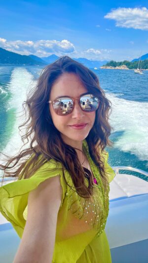 Erin Karpluk Instagram - 💥💥💥start to the summer 
thanks so much @llheidt 🛥️⚓️❤️

#girlfriends #boating #summer #ocean #getoutside