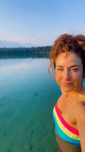 Erin Karpluk Instagram - 🦋🦋🦋

#lakelife #summer #getoutside #alberta #jaspernationalpark #lakeanette #erinkarpluk