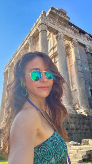 Erin Karpluk Instagram - Roman Forum Italy 🇮🇹 

#travel #italy #rome #romanforum #summer #ruins #getoutside #erinkarpluk