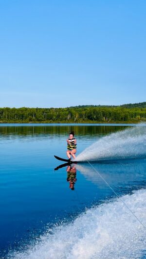 Erin Karpluk Instagram - ⛷️ 🌊🤸🏻‍♂️ 

Thx @ryatep & @corkersarah 

#waterski #wipeout #loonlake #lakelife #summer #Saskatchewan #epicwipeout #faceplant #lovemyfriends #erinkarpluk #watersports #gitrdone #sunset #boating #motorboat