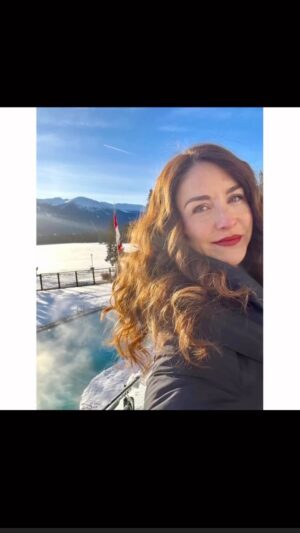 Erin Karpluk Instagram - #feelingfestive @fairmontjpl #mountaingirl #rockies #canada #alberta #jaspernationalpark #christmas 🎄✨❤️