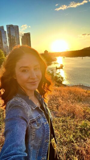 Erin Karpluk Instagram - #sunset #vancouver #getoutside #summer #westcoast #canada