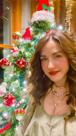 Erin Karpluk Instagram - 🎄💃🏻🎄