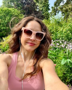 Erin Karpluk Instagram - 🌸Thank-you Spring🌸 👙Helloooo Summer👙
#spring #oilers #rockymountains #actor #thisandthat