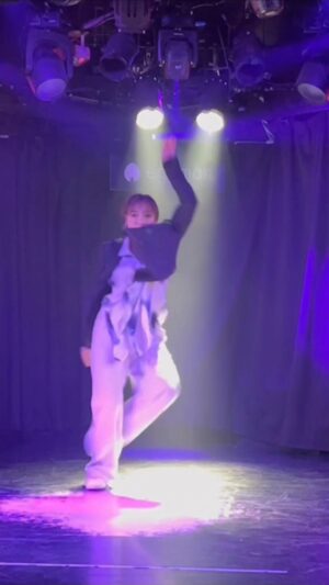 Erina Mizuno Instagram - 2022…My last performance
これが今の私。来年も変化を恐れず！！
よかったら見てほしいです。
#apollo #アポロ #モノンクル #ポルノグラフィティ #dancer #solo #performance #jacket #choreography