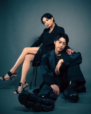 Erina Mizuno Instagram - 水野絵梨奈よりいつも応援してくださっている皆様へ

いつも温かい応援ありがとうございます。

私事で恐縮ではございますが、この度、かねてよりお付き合いしていたダブルダッチプレイヤーの福田達也さんと結婚しましたことをご報告いたします。

笑顔に溢れ、時には支えあい、切磋琢磨し合えるそんな素敵な方と一緒になることができ、本当に嬉しく思います。
共に歩んでいく日々を大切に、そしてこの新たな経験を糧に水野絵梨奈/Elina Mizuno として、女優/ダンサー/そしてダブルダッチャーとしてより一層精進してまいります。

これからも何卒宜しくお願いいたします。

Photography by @daichi_waffle 
#married #結婚報告 #水野絵梨奈 #elinamizuno #ldh #ldhjapan #thrive #waffle