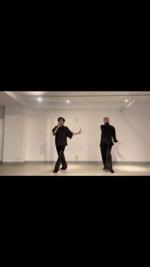 Erina Mizuno Instagram - 二人が大好きな曲で踊りました😍
Ex-Boyfriend @crystalkayofficial 
Choreo by @mizukiflamingo @elina_mizuno 
#dance  #crystalkay  #dancevideo #exboyfriend #ldh #dancechoreography #ダンス好きな人と繋がりたい #ダンス