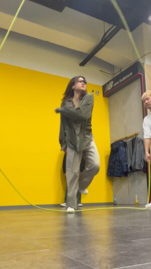 Erina Mizuno Instagram - I like that 😎
跳び初め🪢今年も頑張る✨#ilikethat #houston #ダブルダッチ #doubledutchess #freerope #dance #dancer #elinamizuno #水野絵梨奈 #ldh