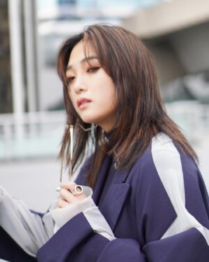 Erina Mizuno Instagram - Happy New Year 🥳✨
色々書こうかと思ったけど長くなりそうだからシンプルに！😂
お芝居もダンスもダッチも趣味も全て全力で🔥
今年もどうぞよろしくお願いします！！✨押忍！