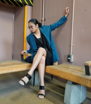 Erina Mizuno Instagram - ☀️☀️☀️
#styling #jacket #harness #harnessbag #eyewear #kearny #sandals #unitednude #zara #chloe #ravenblakk