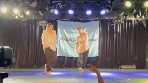 Erina Mizuno Instagram - これがDoshin。
最高だった。
珍しくショーの映像あげちゃう。　　

My teammate @rino_kurihara 
She is My friend 
She is My family 
She is My hero 
Thank you for always 🥹❤️