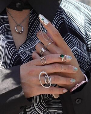 Erina Mizuno Instagram - 🌞🌞🌞
リングで遊ぶのにハマってる✨

#fashion #styling #fashionista #fashionstyle #heels #elinamizuno #水野絵梨奈 #ldhjapan #rings #お仕事終わってから #マイナス11キロ #あと3キロ痩せたい