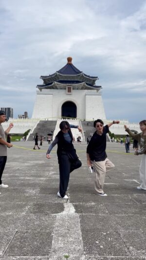 Erina Mizuno Instagram - 🪢🇹🇼🪢🇹🇼🪢🇹🇼
ThrivE in Taiwan

Thank you support✨
@yvonne__chin 
@anwen_1oo8 
@bb41009 
@cas100001 

#thrive #doubledutch #marriedcouple #夫婦 #housedance #西門紅樓 #中正紀念堂