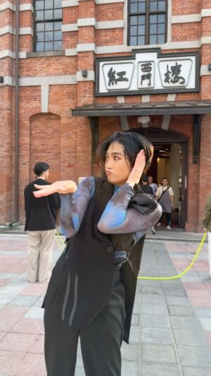 Erina Mizuno Instagram - 🇹🇼🪢🇯🇵
沢山考えさせられて色々な意味で刺激をもらえた旅だった！！これからも自分の限界を作らず進み続けるぜ🔥✨

Song:Why Can’t @sirup_insta 
Turner: @tatsuya_waffle @yvonne__chin 
🎥: @anwen_1oo8 
Jumper: @elina_mizuno 

#doubledutch #ダブルダッチ #sirup #西門紅樓 #台湾🇹🇼 #taiwan #elinamizuno #水野絵梨奈