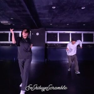 Erina Mizuno Instagram - New class footage .
Shape Of You @fujiikaze 
Choreography by myself @elina_mizuno 
Dancing With @yuuna__pyon @luna_1024___ 
@aki_yut0
