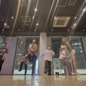 Erina Mizuno Instagram - たまにはこういうのもたのすぅぃぃ❤️❤️！！
4 Ever /Lil Mo
Choreo by @elina_mizuno @rino_kurihara 
2個目は私の家族でありチームのDoshin での！
10分でお互いのフリ覚えて速攻撮ったやつだから甘いところもあるけど💦楽しすぎたから載せちゃう❤️‍🔥