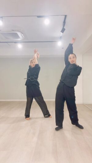 Erina Mizuno Instagram - インスタベース @instabase_jp を使ってめっちゃキレイなスタジオで練習しました✨
このアプリで検索するとめちゃめちゃ知らないスタジオがいーーーっぱい出てきます！助かる！笑

クーポンで10%オフ出来るから、急なスタジオ難民の方とか是非使ってみてね🔎💃🏻

▼投稿限定クーポン
クーポンコード：dancedance
クーポン内容：10%OFF
クーポン期間：４月３０日まで

#ダンススタジオ #インスタベース #instabase
#dance #reeldance #dancevideo #dancelife