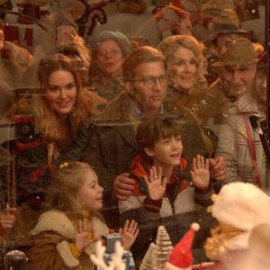 Erinn Hayes Instagram - Oh Fudge! Look who’s coming home for Christmas. #christmasstorychristmas this November 17th @hbomax 🎄