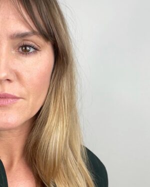 Erinn Hayes Instagram - When you maybe stumble on your next half a headshot by pressing what you think is record for a self tape but really it’s in photo mode and that take is gone forever.
