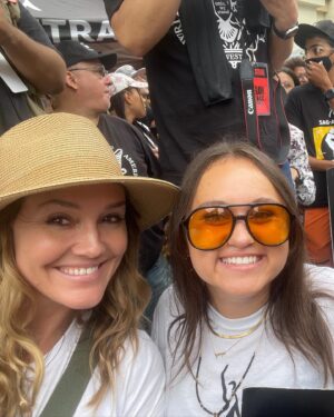 Erinn Hayes Instagram - Great day of solidarity out at paramount today. This shit has to end but sure as fuck we aren’t gonna end it until the AMPTP steps up and agrees to pay creators what they’re worth.