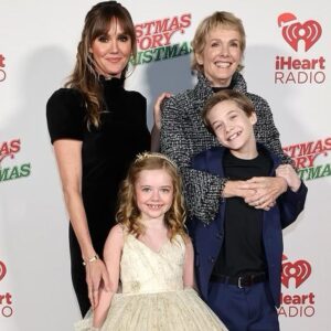 Erinn Hayes Instagram - a Christmas Story Christmas premiere night photo dump y’all! So much fun watching the movie along with 2000 other fine folks (or around there, I didn’t do a head count). Thank you to @wbpictures @hbomax and @stfoodcinema for a great event! Love this movie can’t wait for this Thursday #achristmasstorychristmas