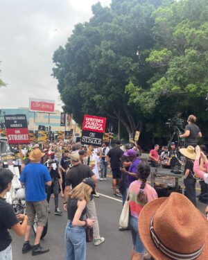 Erinn Hayes Instagram - Great day of solidarity out at paramount today. This shit has to end but sure as fuck we aren’t gonna end it until the AMPTP steps up and agrees to pay creators what they’re worth.