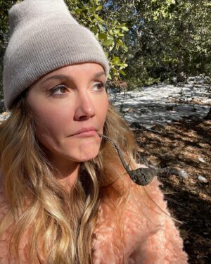 Erinn Hayes Instagram - Take me to the woods and I’ll solve all your murders.