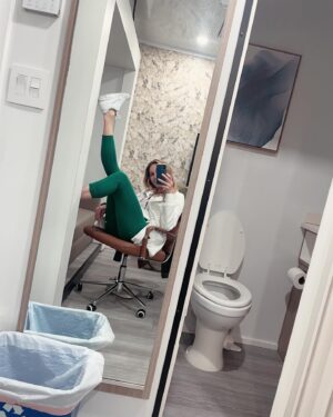 Erinn Hayes Instagram - So happy to be on set this week! And no. This kind of talent when it comes to framing pictures perfectly can NOT be taught. So stop asking. I just know art when I see it, and it usually involves an open toilet? Second pic is me admiring my artistic talents. Oh I’m good.