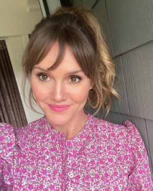 Erinn Hayes Instagram - Fun time on @thetalkcbs gotta shout out to my glam ladies. This first pic is what I call trying to get a cute one of your fun messy pony tail without making your neck look yucky and weird. Thanks for bringing the glamour @aims888 and @heathermary you always make me feel 💯